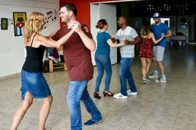 Group of adult international students in an immersive Spanish language course at Elefun, Medellín.